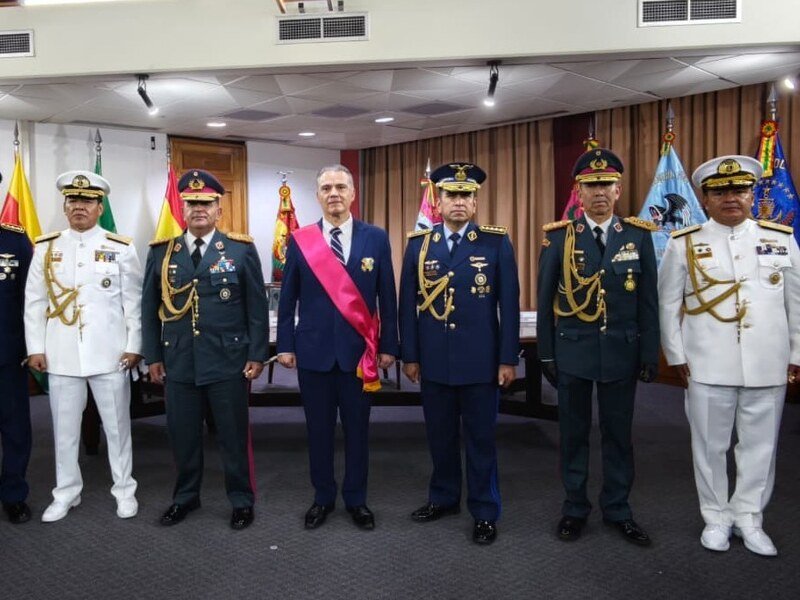 Bolivia formaliza la estructura del Alto Mando Militar mediante Decreto Presidencial