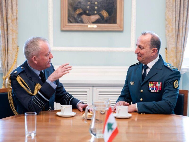 Collins junto al general Haykal.