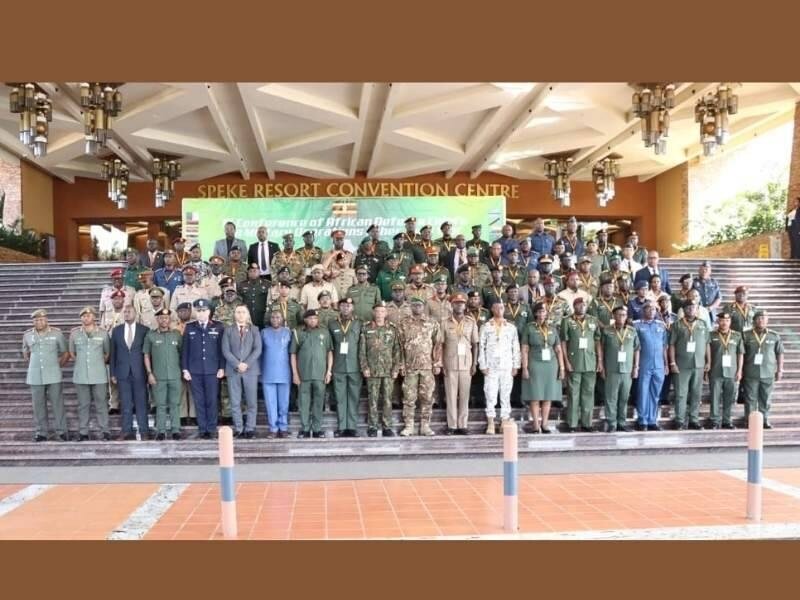 Los jefes de las Fuerzas Armadas de África que participaron de la conferencia en materia de Defensa en Uganda.