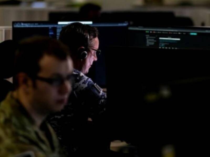 Personal del Centro de Operaciones de Seguridad de la Defensa/ Fotógrafo: Jay Cronan