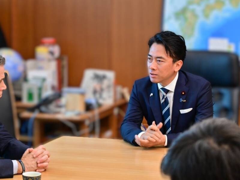 Shinjiro Koizumi, ministro de Defensa de Japón, durante un encuentro con autoridades extranjeras, octubre 2026.
