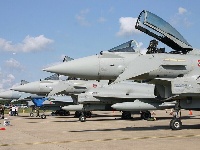 Formación de Eurofighter Typhoon pertenecientes al Reino Unido