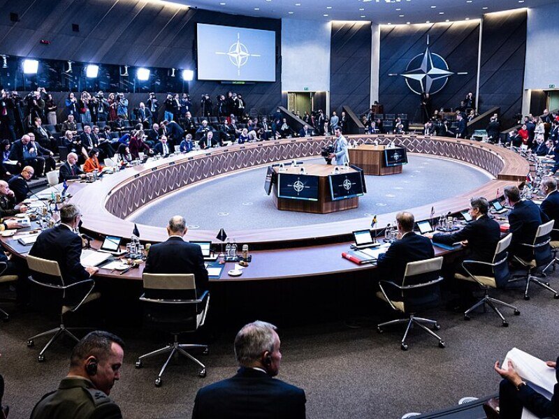 Vista general de la reunión en el Ministerio de Asuntos Exteriores de Estonia sobre la OTAN.