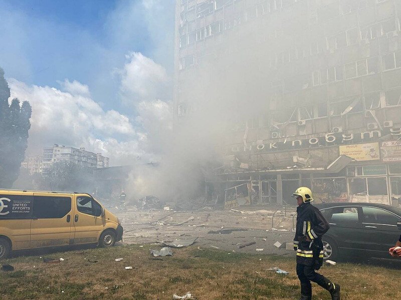 Imagenes del resultado de un ataque con misiles en Vinnytsia.