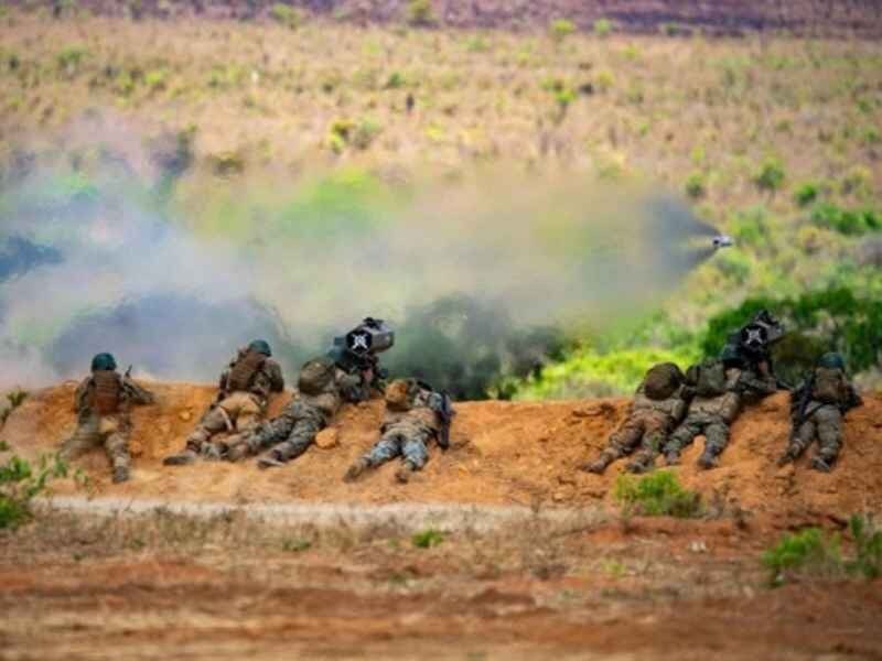 Soldados brasileños operando con el misil superficie-superficie anticarro MAX 1.2 AC durante la Operación Formosa 2026.