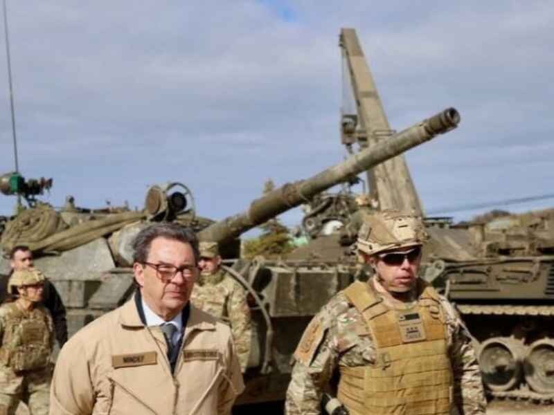 El ministro de Defensa Nacional de Chile, Fernando Barros, durante su visita a la región de Magallanes y de la Antártica Chilena