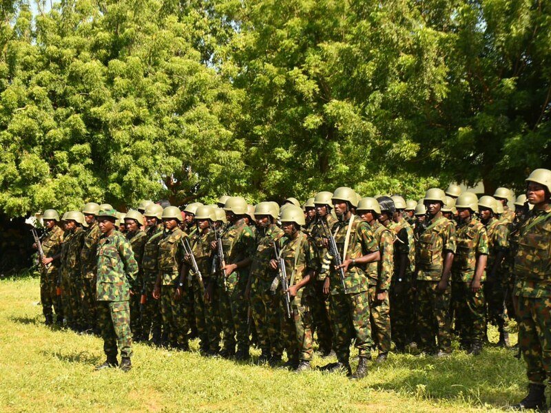 Soldados del Ejército de Nigeria pertenecientes a la 28.ª Brigada Blindada y la Guarnición en Birnin Kebbi.