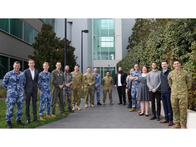 Personal de todo el Ministerio de Defensa se reunió en Fairbairn, en el Territorio de la Capital Australiana, para participar en el simulacro de guerra del dominio espacial de la Defensa 2026.