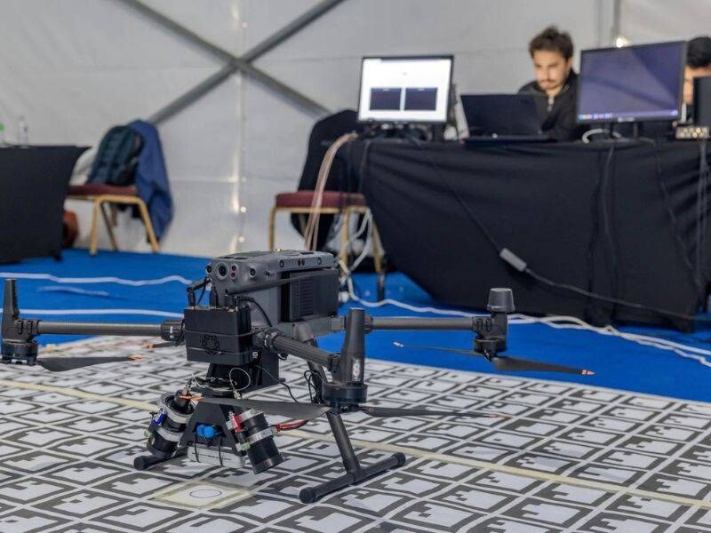 Un sistema aéreo no tripulado durante las actividades de experimentación tecnológica de SHINE 2025, desarrolladas por la OTAN en Estambul, Turquía.