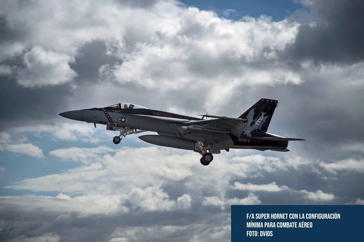 F/A-18 Super Hornet con misiles de largo alcance