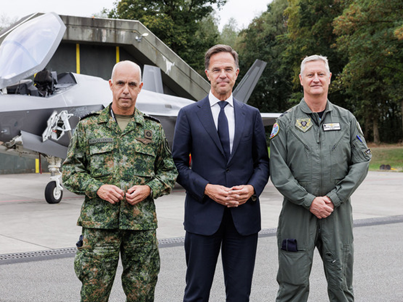 El secretario general de la OTAN visita la base aérea en los Países Bajos